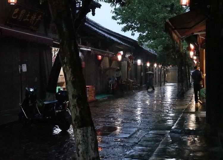 逃出足球场